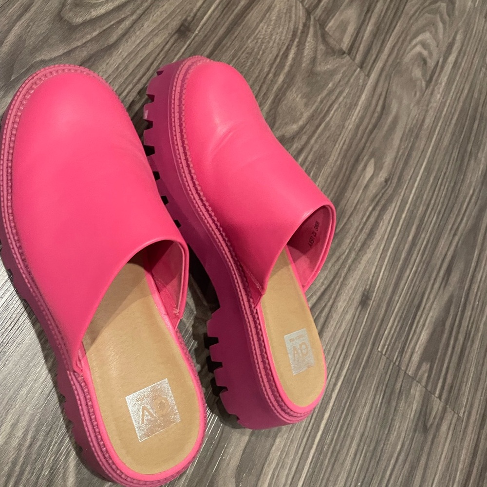 Dolce Vita Pink Clogs - Picture 4 of 6